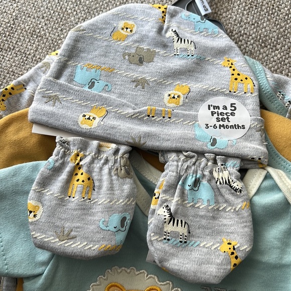 Little Beginnings 5 Piece Neutral Baby Onesie Set - Picture 6 of 6